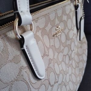 🌺COACH🌺 Zip Top Tote